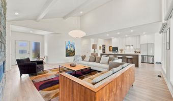 2104 Golfview Dr, Auburn, IN 46706