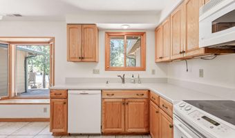 61176 Larkwood Dr, Bend, OR 97702