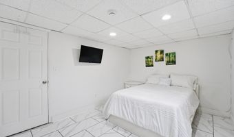 6219 CRESTWOOD Dr, Alexandria, VA 22312