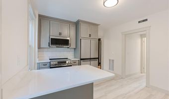 65 Burton St 2, Bristol, RI 02809