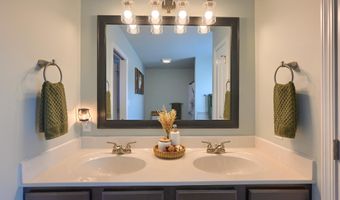 6 LOBELL Rd, Abbottstown, PA 17301