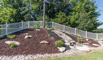 1915 Fox Pointe Dr, Arnold, MO 63010