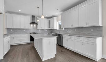 1 Potters Ct, Bayville, NJ 08721