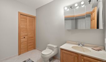 1760 W Whispering Ct, Addison, IL 60101