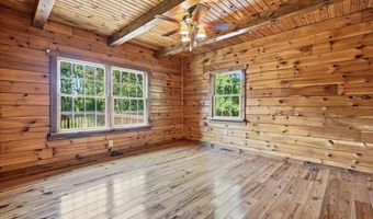 14 E Point Rd, Albrightsville, PA 18210