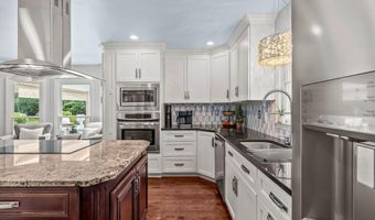 11806 E Arbor Dr, Anchorage, KY 40223