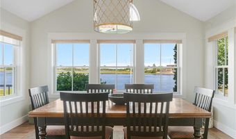 5 Hampden St, Barrington, RI 02806