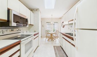 102 Pine Glen Dr, East Greenwich, RI 02818
