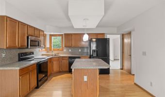 725 11th St SE, Altoona, IA 50009