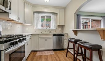 70 Montoya Dr 70, Branford, CT 06405