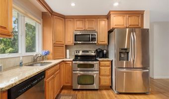 68 Birchwood Dr, Narragansett, RI 02882