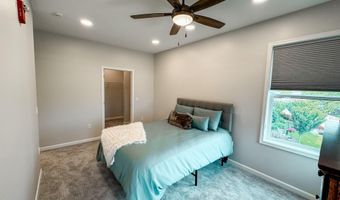 2205 Green Hills Dr 1211, Ames, IA 50014