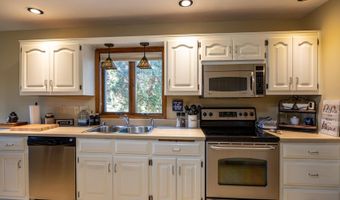 8 FIESTA Ct E, Appleton, WI 54911