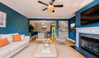 68 Lawrence Ave 68, Danbury, CT 06810
