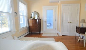 398 Wolcott Ave 4, Middletown, RI 02842