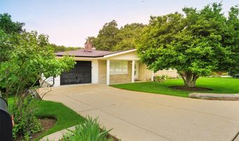 50 W Oak Hill Dr, Ballwin, MO 63021