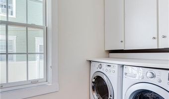 83 John St, Newport, RI 02840