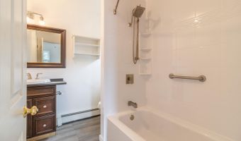 95 Yankee Ave, Bangor, ME 04401
