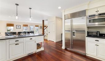 44 Tuckerman Ave, Middletown, RI 02842