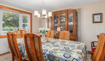 66 Foxglove Dr, Cranston, RI 02920
