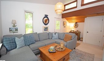6001 S Hlavka Hls, Maple City, MI 49664
