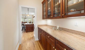 13 Stonegate Cir, Cheshire, CT 06410