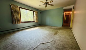 77 Griswold Dr, Rockingham, VT 05101