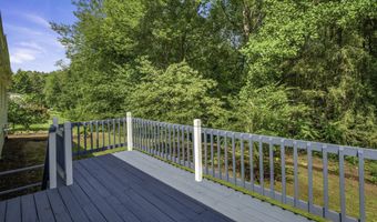31 Roslyn Dr, Cheshire, CT 06410