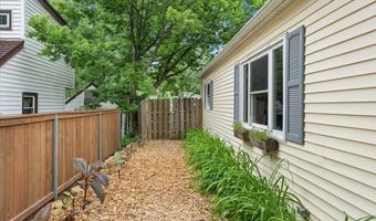 1934 Schlimgen Ave, Madison, WI 53704