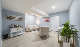 2 Buckingham Rd, Bayonne, NJ 07035