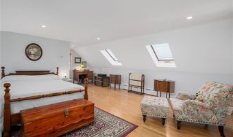 3 Harold St, Newport, RI 02840