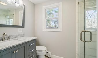 11 Knapton St St, Barrington, RI 02806