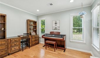 1102 Pine Grove Dr, Alpharetta, GA 30009