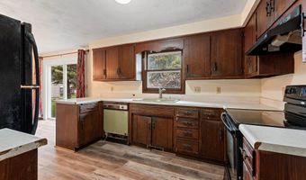 1517 NAVARINO St, Algoma, WI 54201
