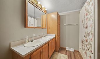 948 Savannah River Dr, Adrian, MI 49221