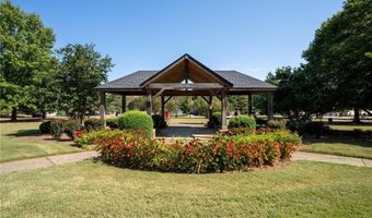 302 Oak Leaf Pl, Acworth, GA 30102