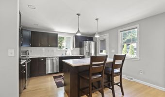 4 Thom Ave, Bourne, MA 02532