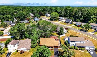 29 Ormont Ln, Aberdeen, NJ 07747