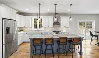 8 Stone Creek Dr, Brentwood, NH 03833