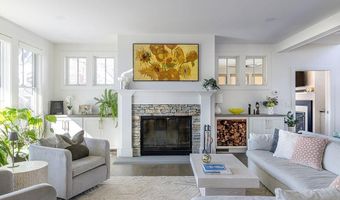 01 Sanctuary Ln, North Kingstown, RI 02852