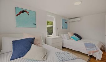 59 Houston Ave, Newport, RI 02840