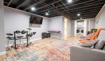 369 E GORGAS Ln, Philadelphia, PA 19119