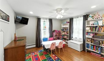10 Mark Dr, Cranston, RI 02920