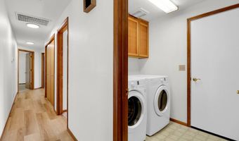 5689 D St, Springfield, OR 97478