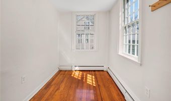 14 Elm St, Newport, RI 02840