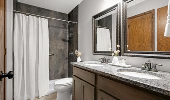 8296 144th St W, Apple Valley, MN 55124