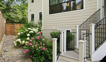 3555 N DICKERSON St, Arlington, VA 22207