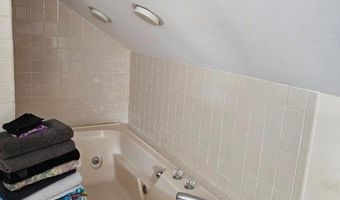 1 Squaw Valley Ct 8, Alloway, NJ 07462