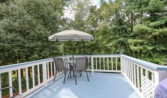 8 Beckmann Ln, Nashua, NH 03062