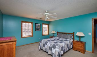 832 Red Hawk Way SE, Altoona, IA 50009